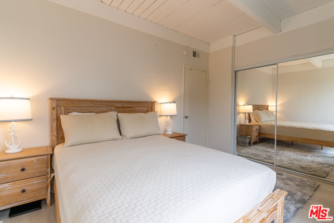 3900 Pacific Avenue Marina del Rey, CA 90292 - Photo 55 of 65 a bedroom with a bed and a cabinets