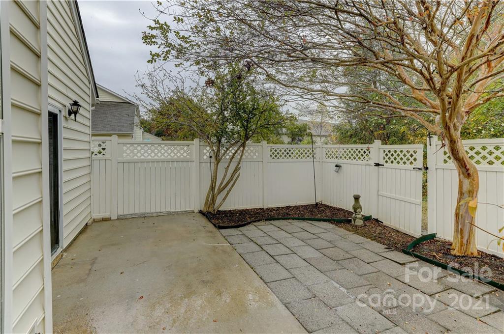 1121 Sienna Sand Way Fort Mill, SC 29708 - Photo 26 of 30 a view of a backyard