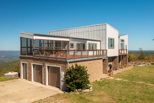 $1,100,000 | 99 Raven Crest Trail West, Graysville, TN 37338