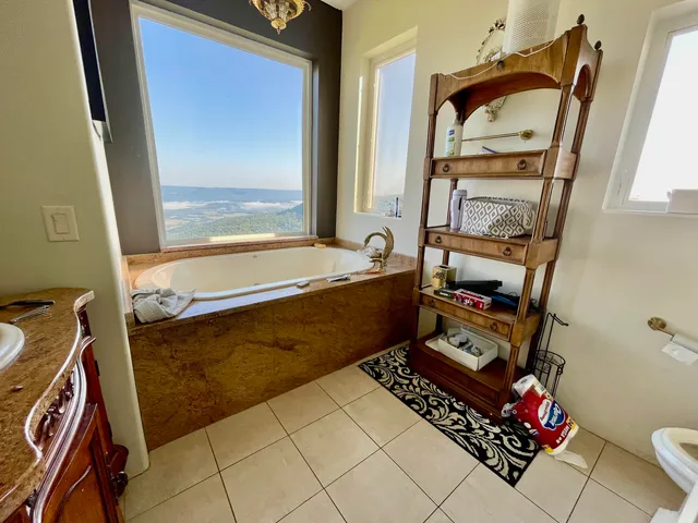 $1,100,000 | 99 Raven Crest Trail West, Graysville, TN 37338