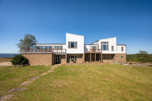 $1,100,000 | 99 Raven Crest Trail West, Graysville, TN 37338