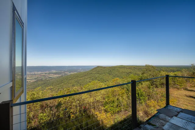 $1,100,000 | 99 Raven Crest Trail West, Graysville, TN 37338