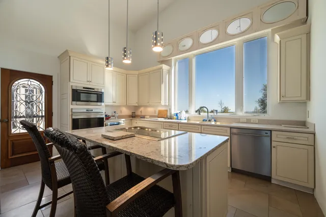 $1,100,000 | 99 Raven Crest Trail West, Graysville, TN 37338