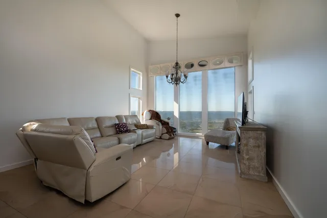 $1,100,000 | 99 Raven Crest Trail West, Graysville, TN 37338