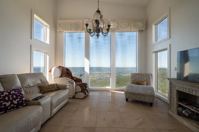 $1,100,000 | 99 Raven Crest Trail West, Graysville, TN 37338