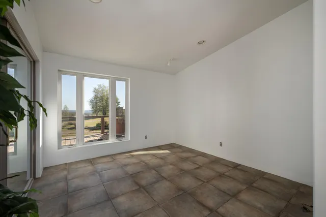 $1,100,000 | 99 Raven Crest Trail West, Graysville, TN 37338