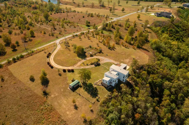 $1,100,000 | 99 Raven Crest Trail West, Graysville, TN 37338