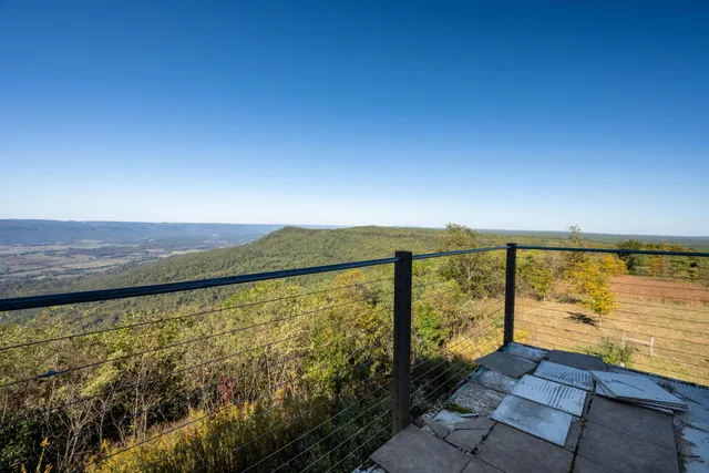 $1,100,000 | 99 Raven Crest Trail West, Graysville, TN 37338