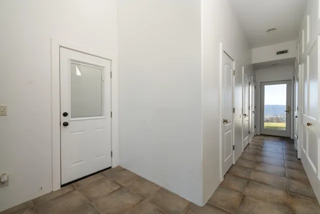 $1,100,000 | 99 Raven Crest Trail West, Graysville, TN 37338