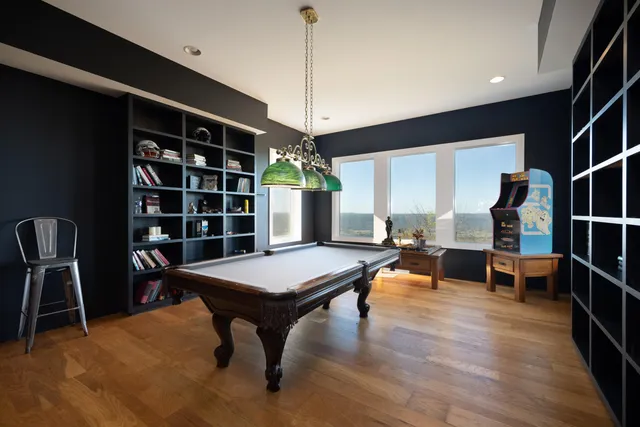 $1,100,000 | 99 Raven Crest Trail West, Graysville, TN 37338