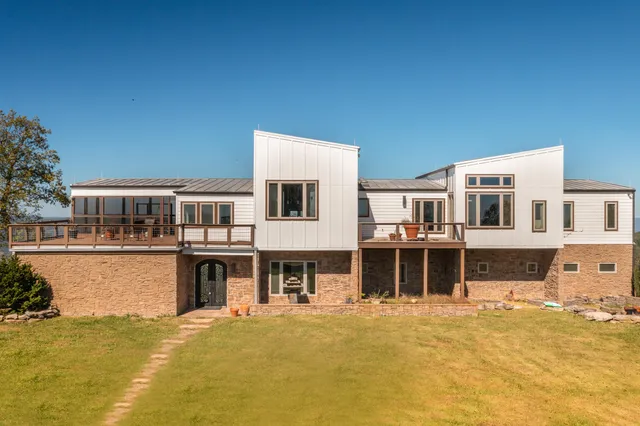 $1,100,000 | 99 Raven Crest Trail West, Graysville, TN 37338