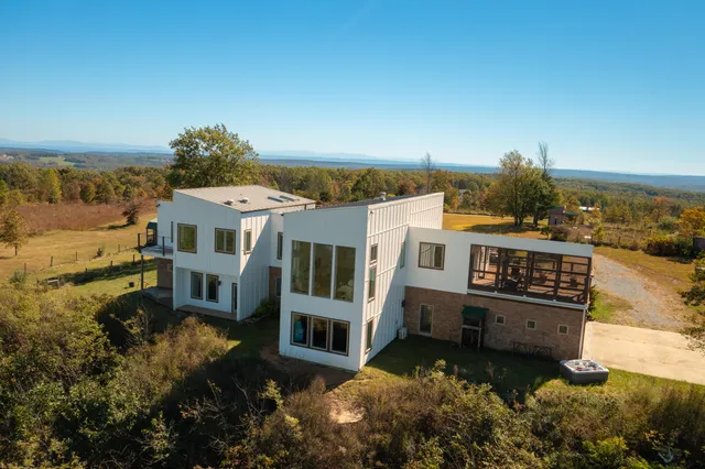 $1,100,000 | 99 Raven Crest Trail West, Graysville, TN 37338