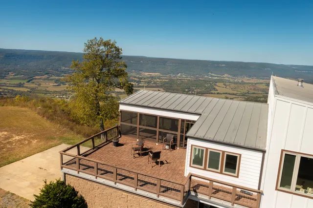 $1,100,000 | 99 Raven Crest Trail West, Graysville, TN 37338