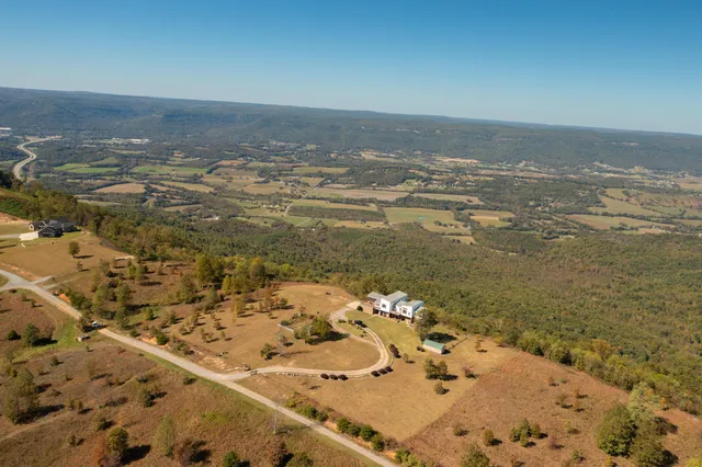 $1,100,000 | 99 Raven Crest Trail West, Graysville, TN 37338