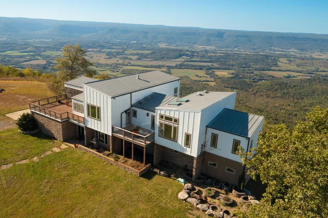 $1,100,000 | 99 Raven Crest Trail West, Graysville, TN 37338