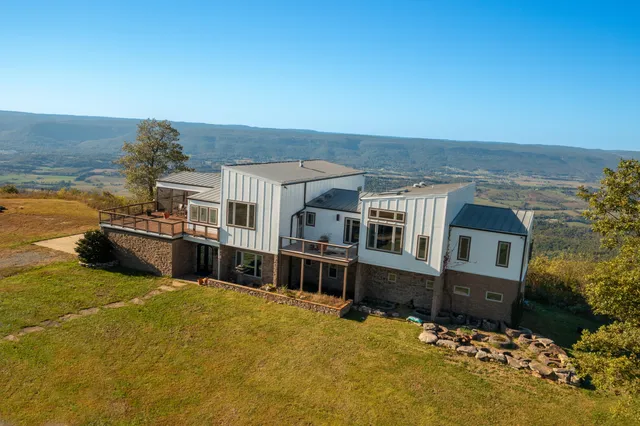 $1,100,000 | 99 Raven Crest Trail West, Graysville, TN 37338