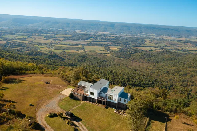$1,100,000 | 99 Raven Crest Trail West, Graysville, TN 37338