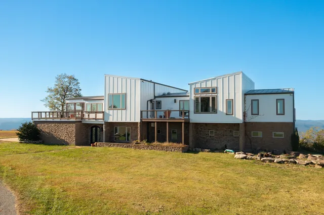 $1,100,000 | 99 Raven Crest Trail West, Graysville, TN 37338