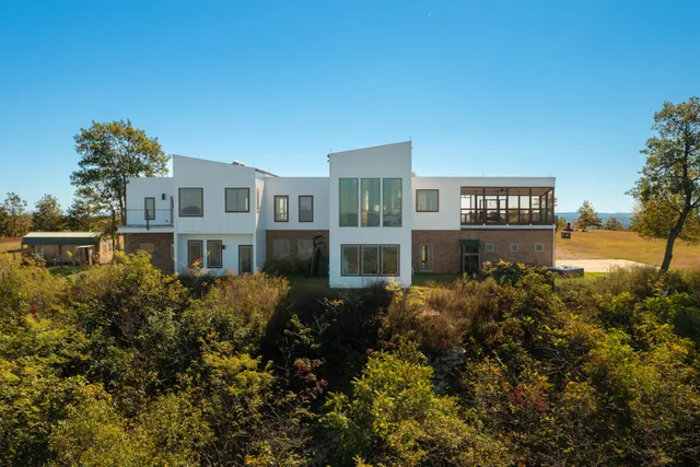 $1,100,000 | 99 Raven Crest Trail West, Graysville, TN 37338