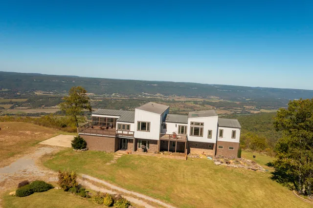 $1,100,000 | 99 Raven Crest Trail West, Graysville, TN 37338