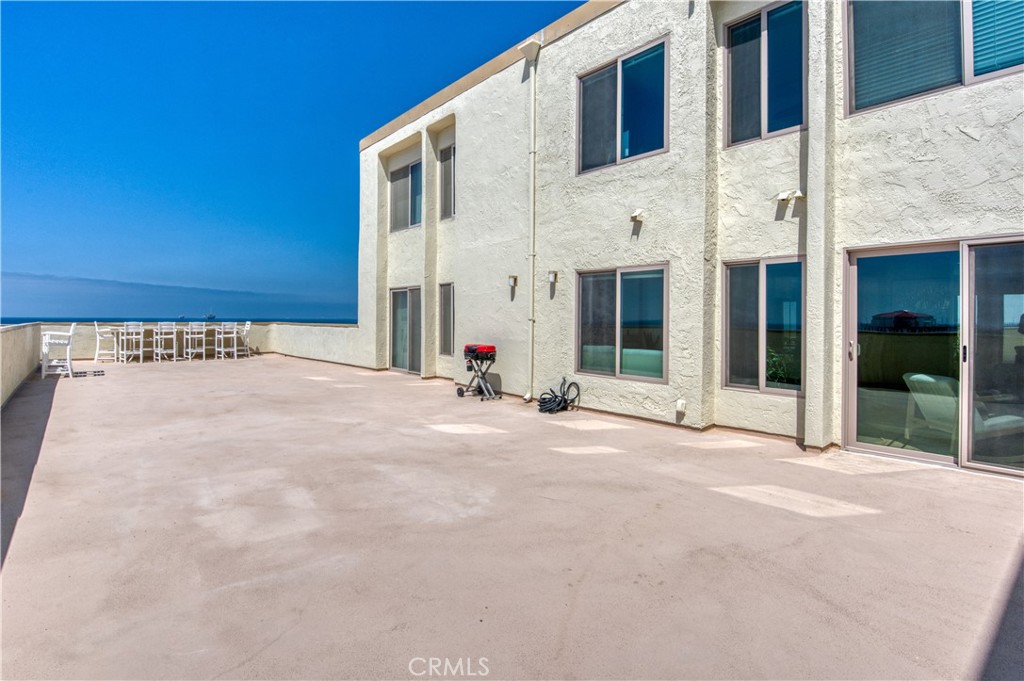 711 Pacific Coast Highway, Unit 421 Huntington Beach, CA 92648 - Photo 19 of 35 Extra Large Deck
