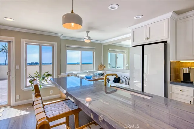 $7,950 | 711 Pacific Coast Highway, Unit 421, Huntington Beach, CA 92648