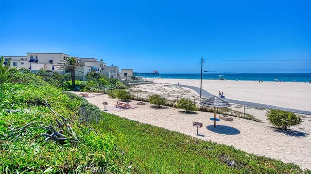 $7,950 | 711 Pacific Coast Highway, Unit 421, Huntington Beach, CA 92648