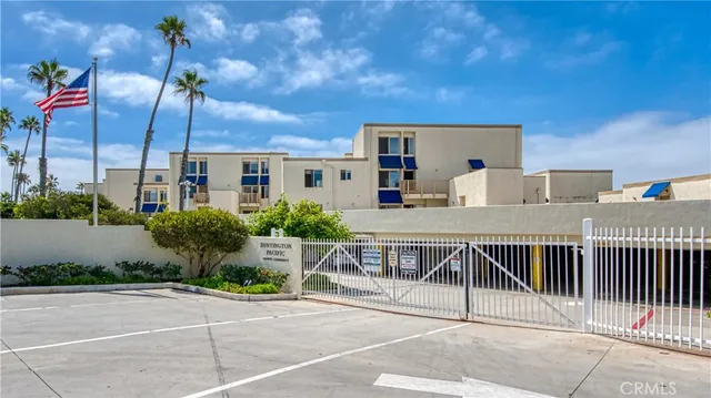 $7,950 | 711 Pacific Coast Highway, Unit 421, Huntington Beach, CA 92648