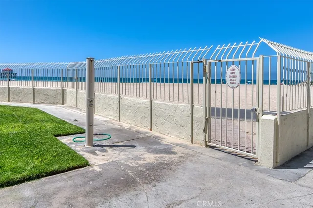 $7,950 | 711 Pacific Coast Highway, Unit 421, Huntington Beach, CA 92648