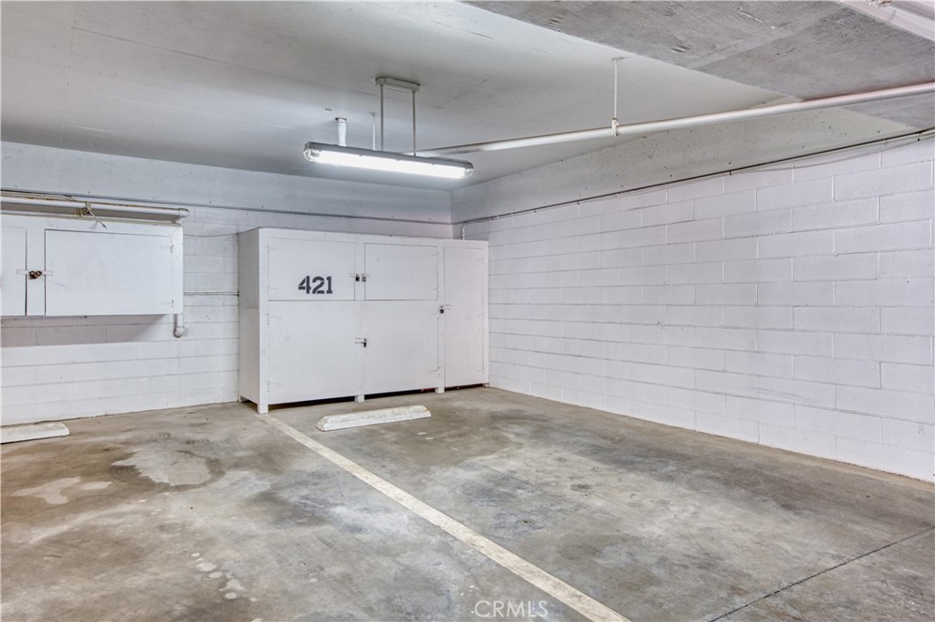 711 Pacific Coast Highway, Unit 421 Huntington Beach, CA 92648 - Photo 10 of 35 a view of an empty room