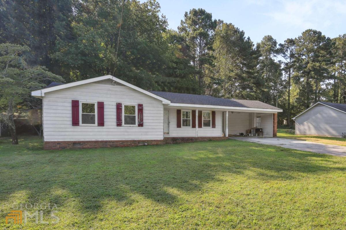 702 Davis Road, Unit 2 Lawrenceville, GA 30046 - Photo 1 of 1 a front view of a house with a garden