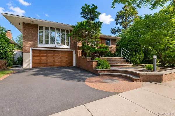 $1,499,000 | 561 Golf Drive, Valley Stream, NY 11581