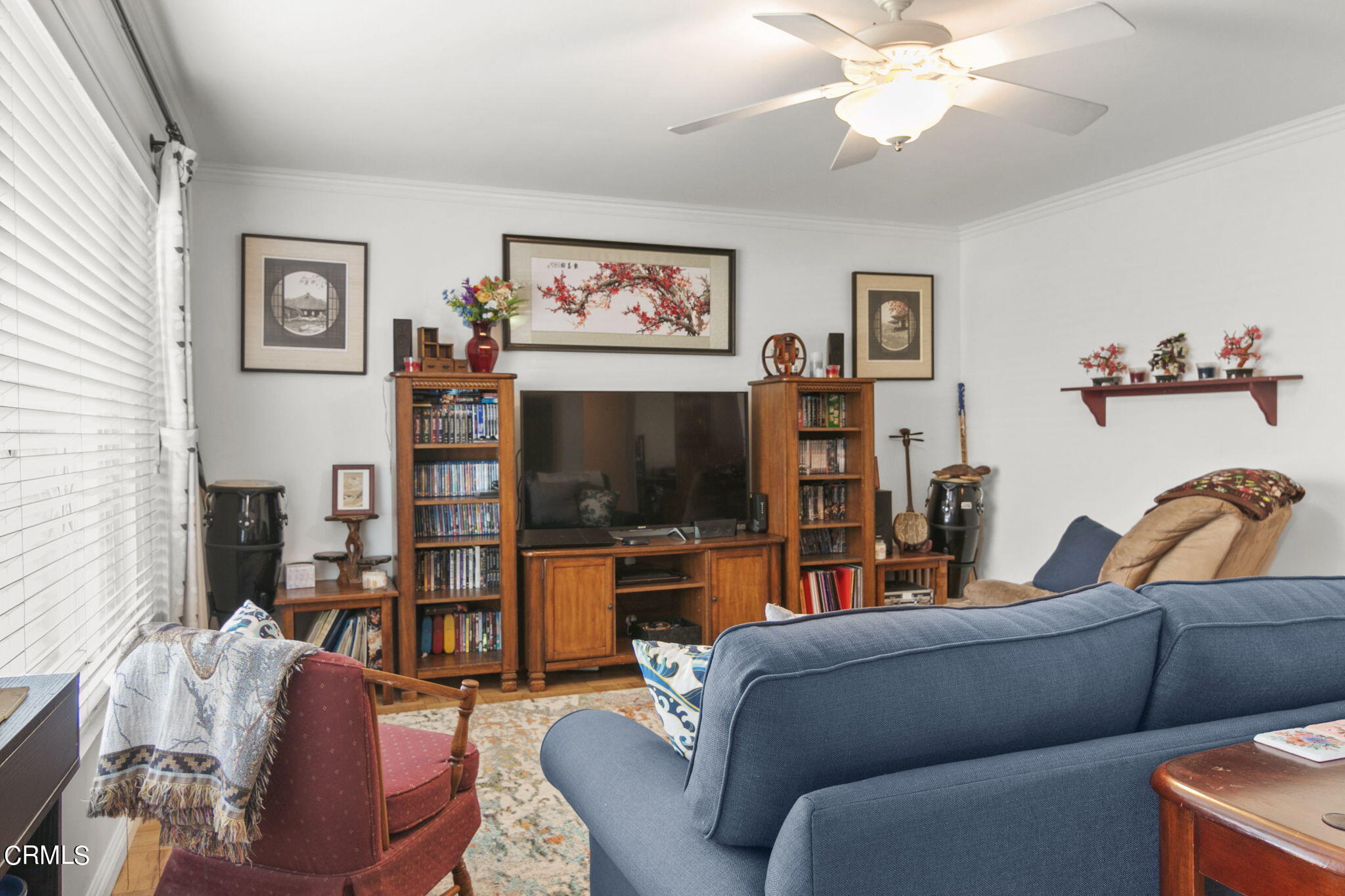 524 Nectarine Street Oxnard, CA 93033 - Photo 5 of 28 a living room with furniture and a flat screen tv