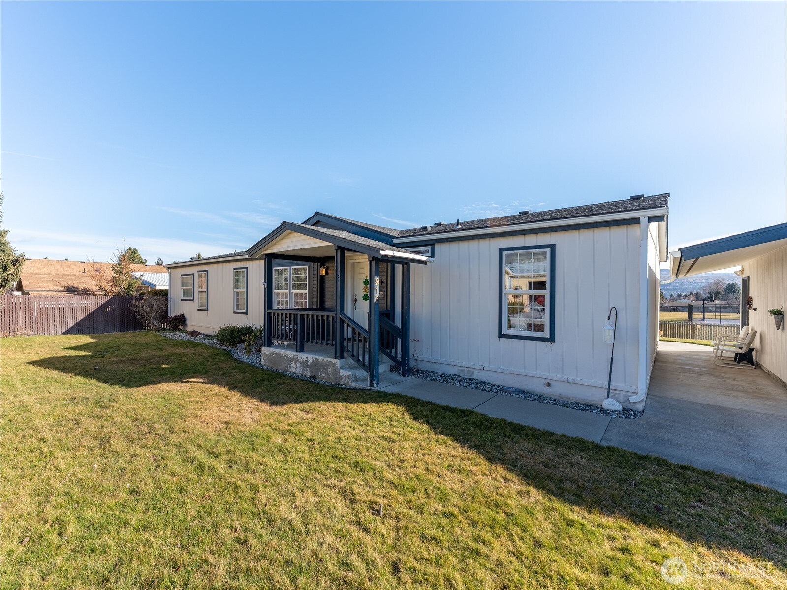 913 Meadow Ridge Drive Wenatchee, WA 98801 - Photo 1 of 36