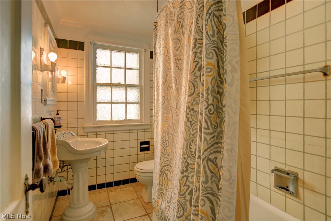 3697 Winchell Road Beachwood, OH 44122 - Photo 10 of 22 First floor bathroom