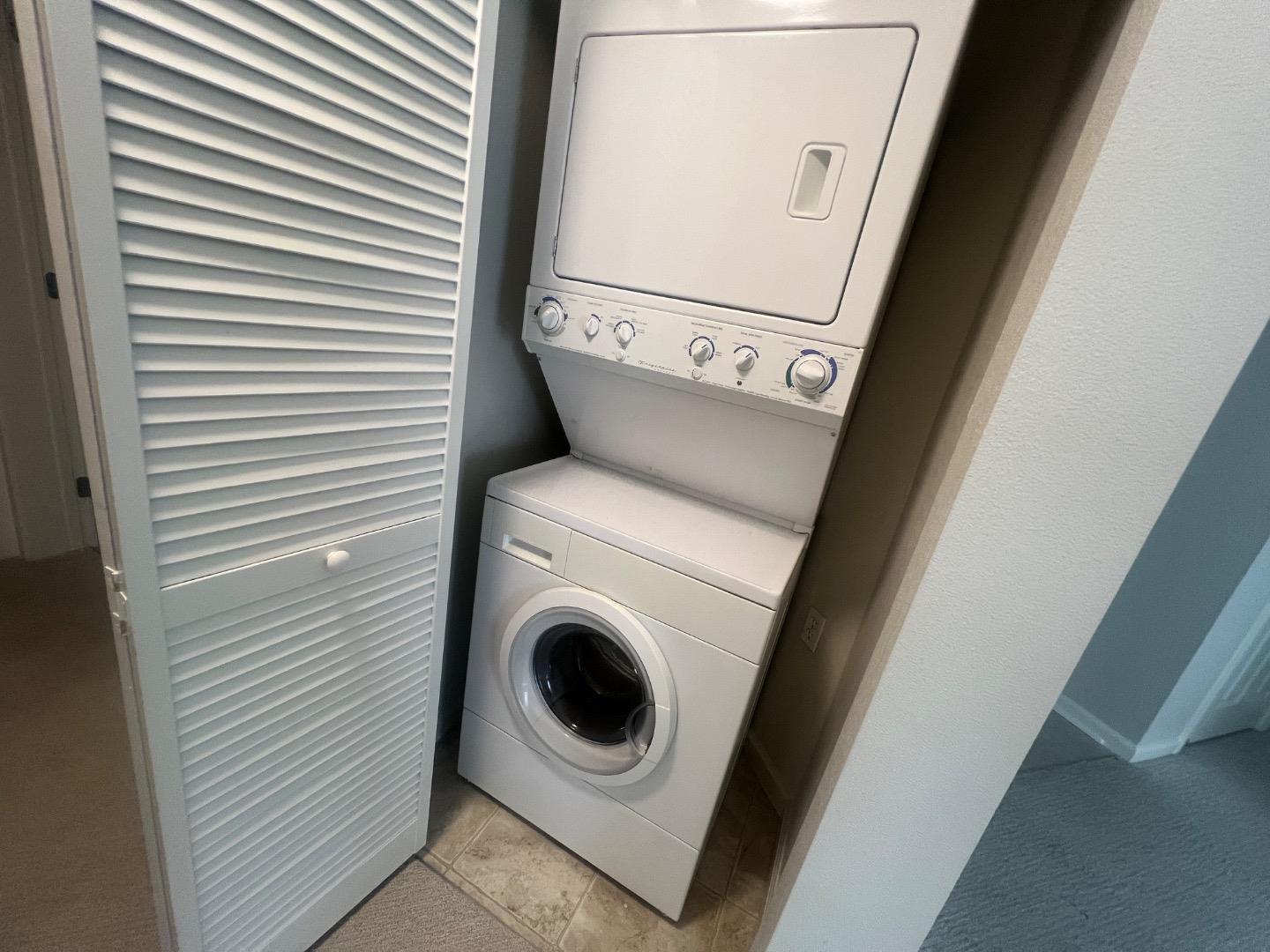 800 North 8th Street, Unit 120 San Jose, CA 95112 - Photo 20 of 21 a utility room with dryer and washer