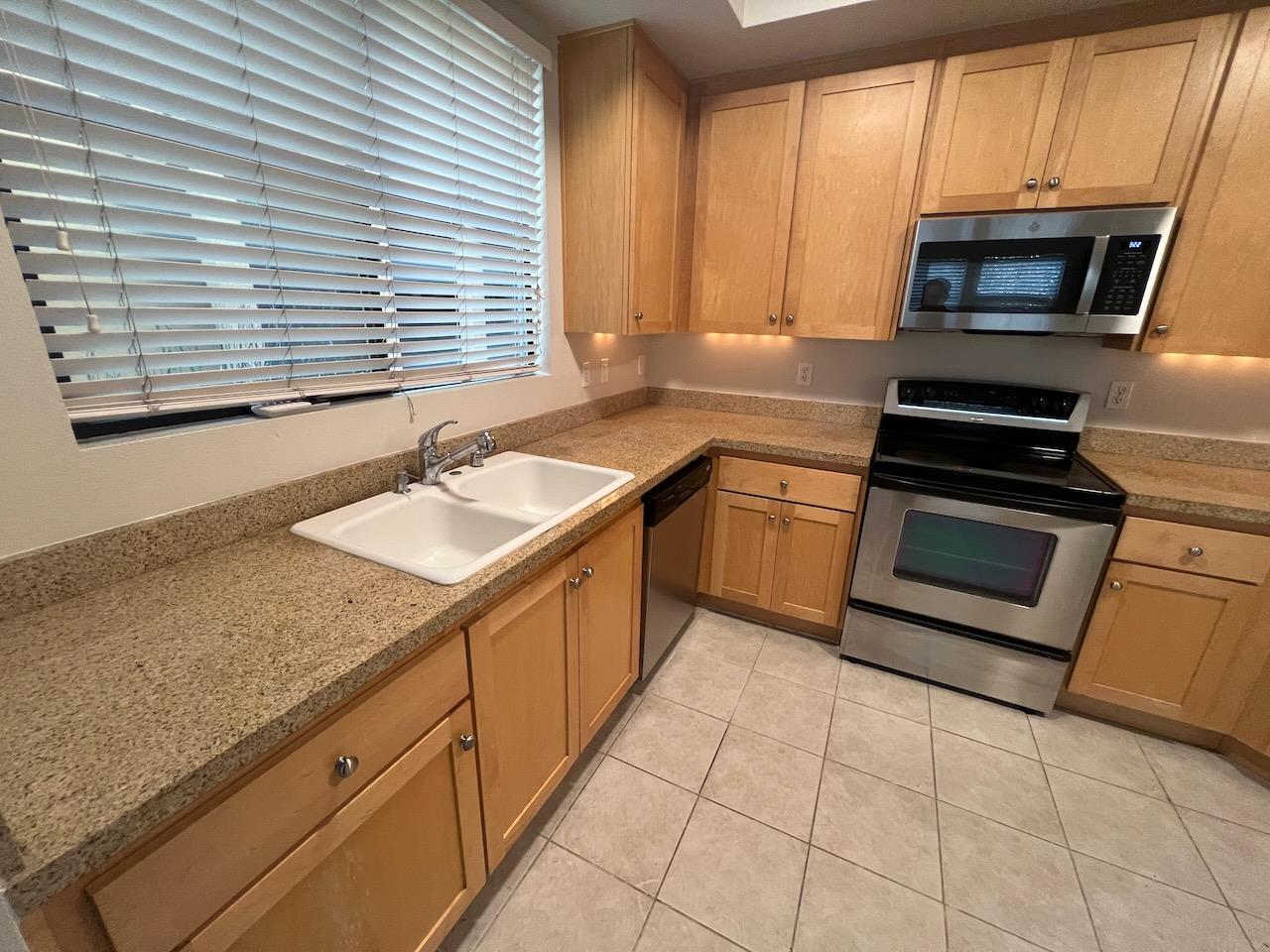 800 North 8th Street, Unit 120 San Jose, CA 95112 - Photo 5 of 21 a kitchen with a sink stove and microwave