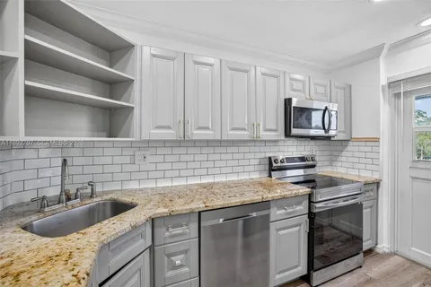 $249,000 | 900 Southwest 12th Street, Unit 305, Fort Lauderdale, FL 33315