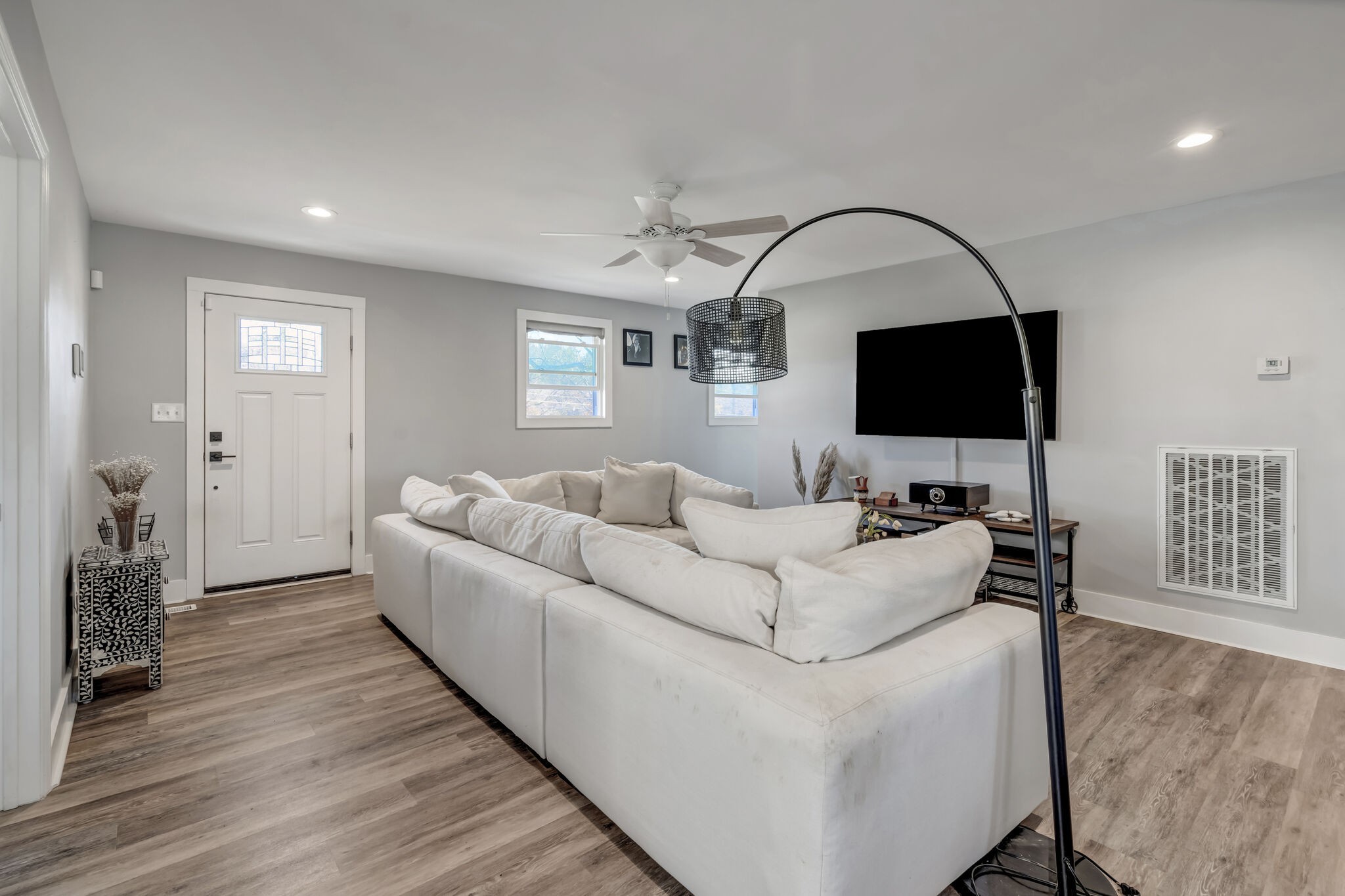 114 River Road Hendersonville, TN 37075 - Photo 13 of 34 a living room with furniture and a flat screen tv