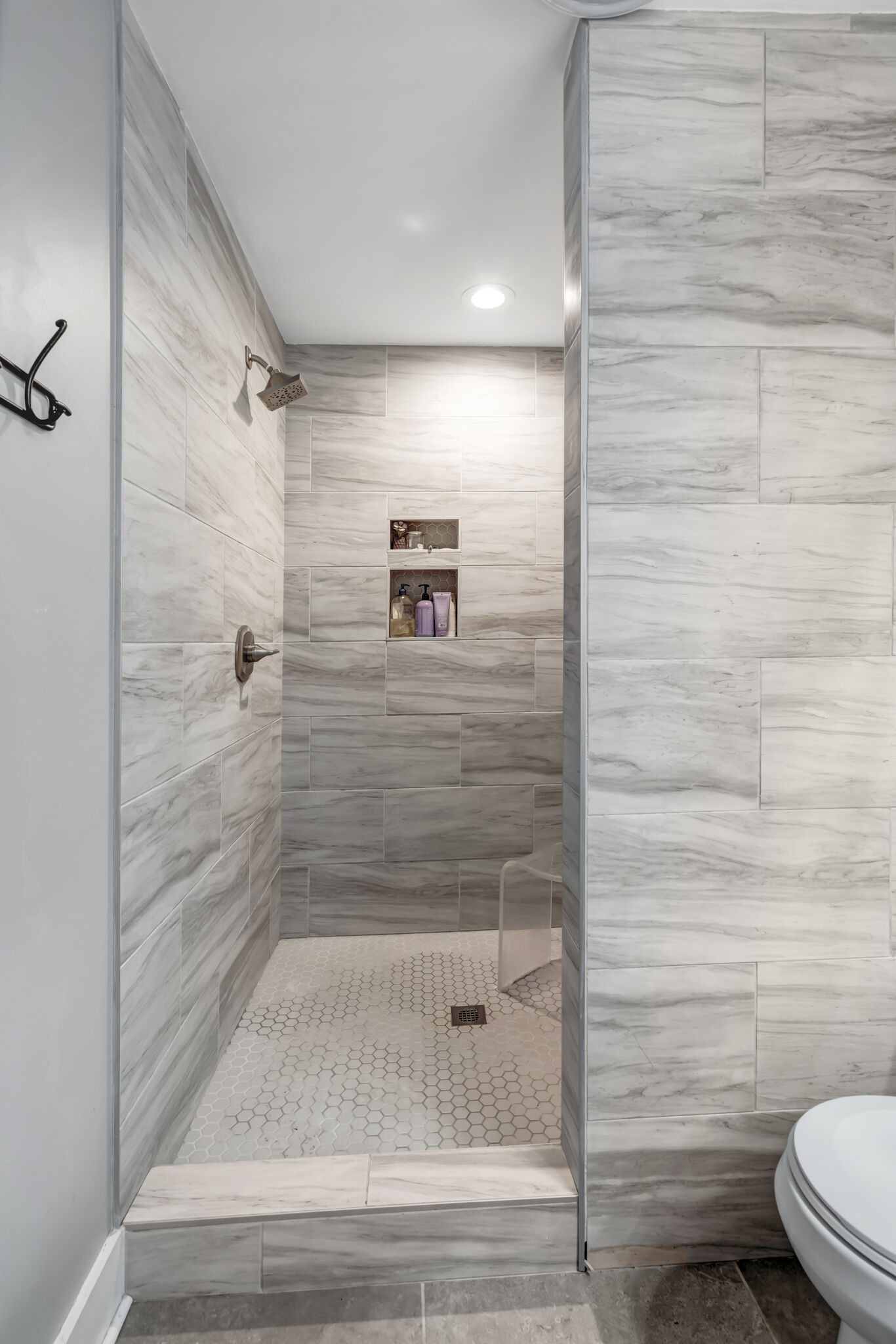 114 River Road Hendersonville, TN 37075 - Photo 21 of 34 a bathroom with a shower