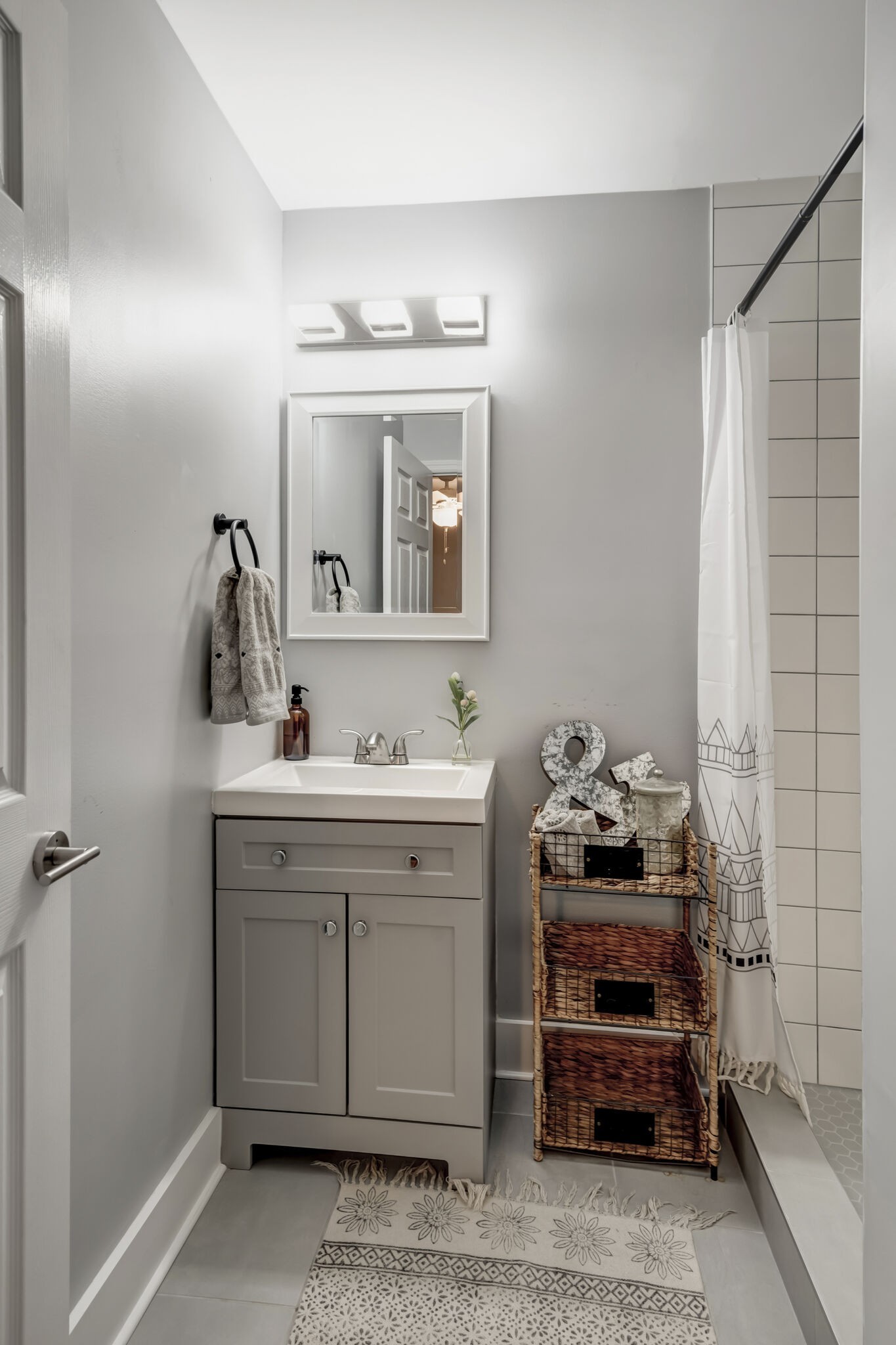 114 River Road Hendersonville, TN 37075 - Photo 31 of 34 a bathroom with a sink and a mirror
