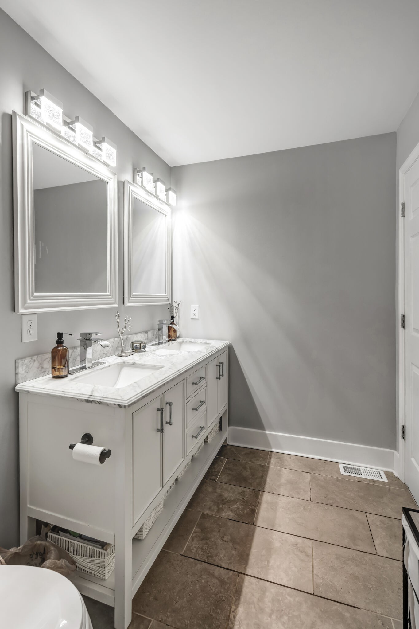 114 River Road Hendersonville, TN 37075 - Photo 5 of 34 a spacious bathroom with a double vanity sink and a mirror