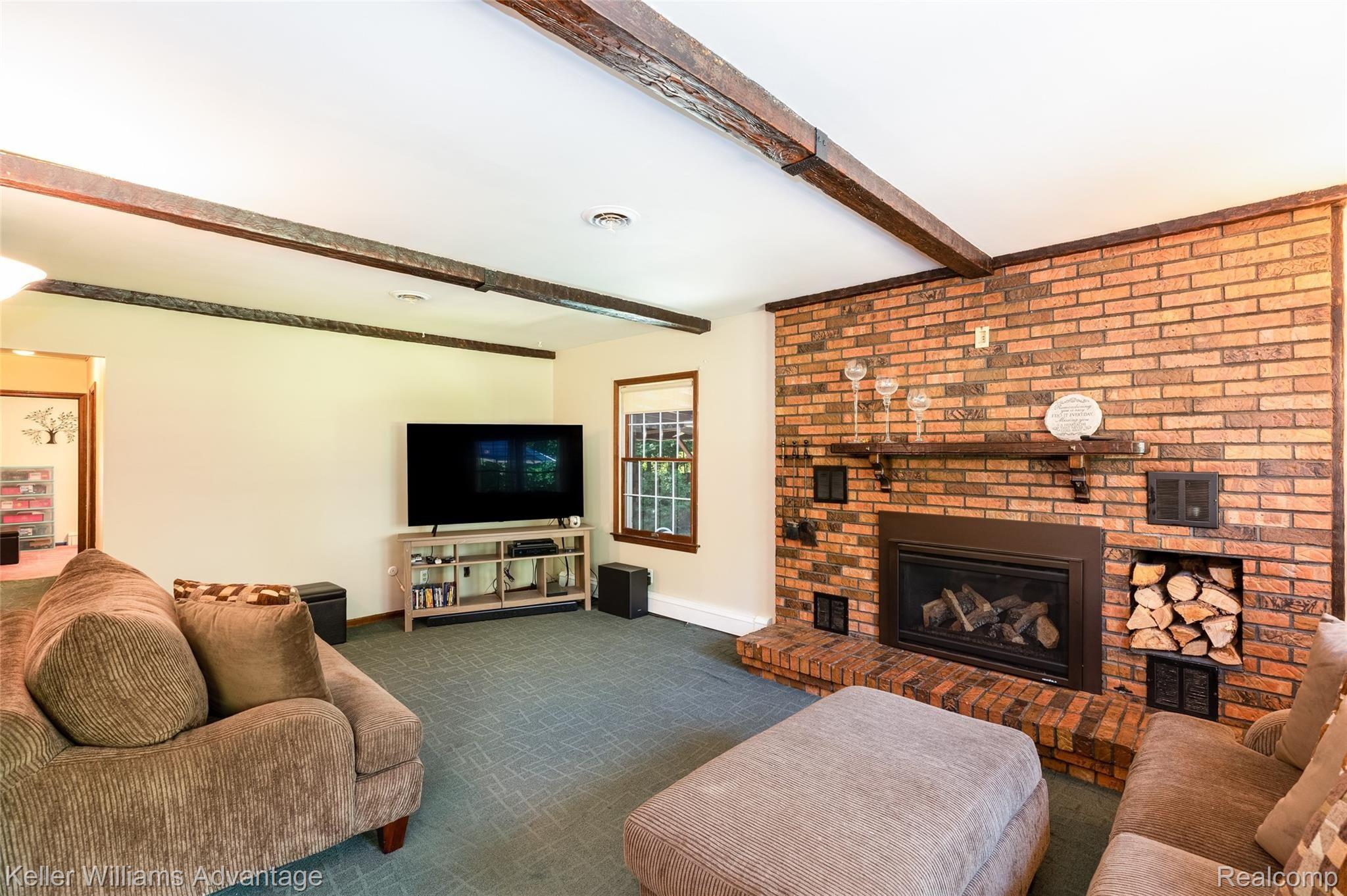 4540 Denton Road Canton, MI 48188 - Photo 18 of 38 18.Living
