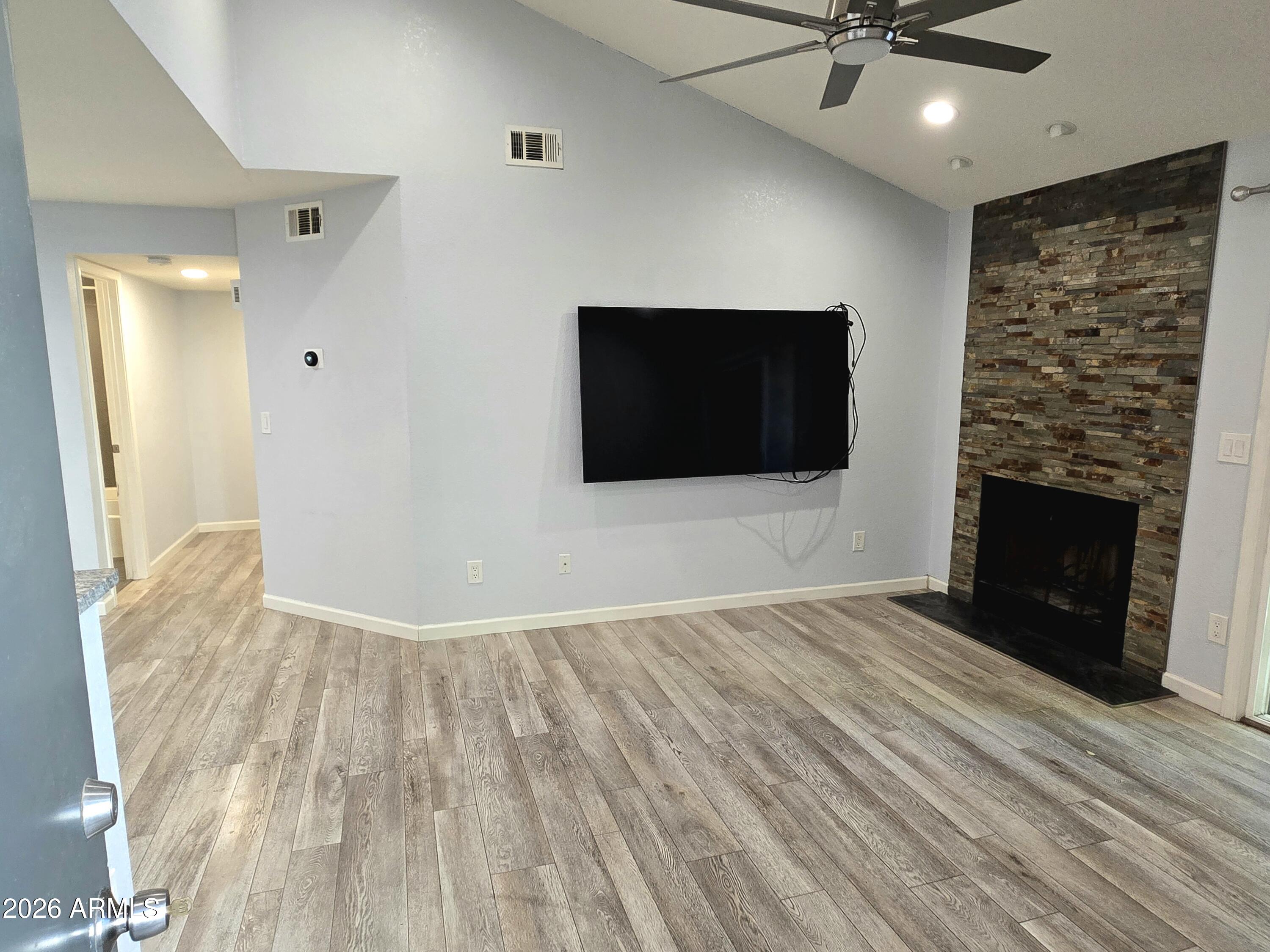 533 West Guadalupe Road, Unit 2011 Mesa, AZ 85210 - Photo 2 of 21 Guadalupe2011_02