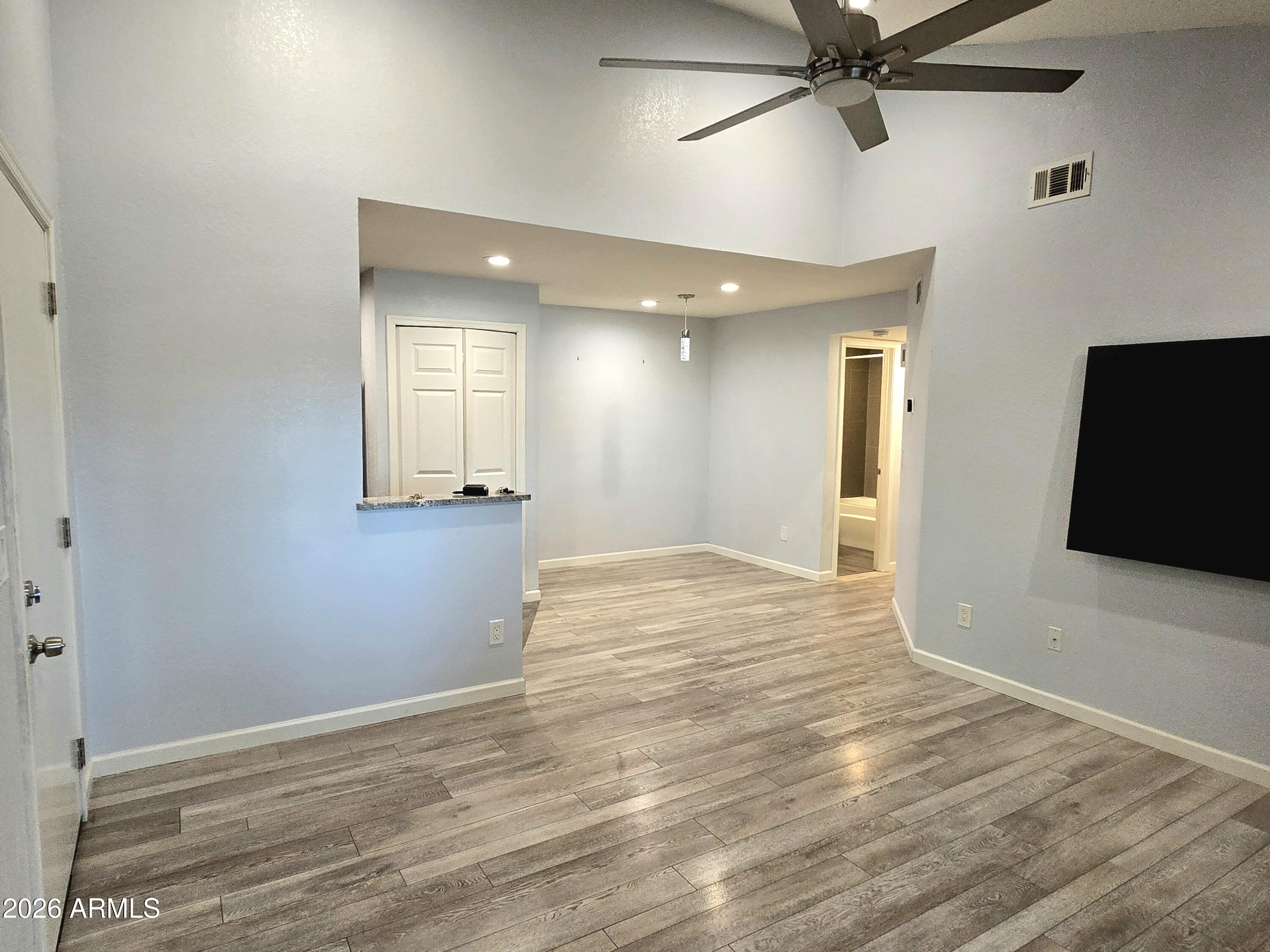 533 West Guadalupe Road, Unit 2011 Mesa, AZ 85210 - Photo 3 of 21 Guadalupe2011_03