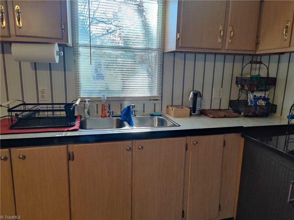 1609 Kennedy Road Thomasville, NC 27360 - Photo 13 of 24