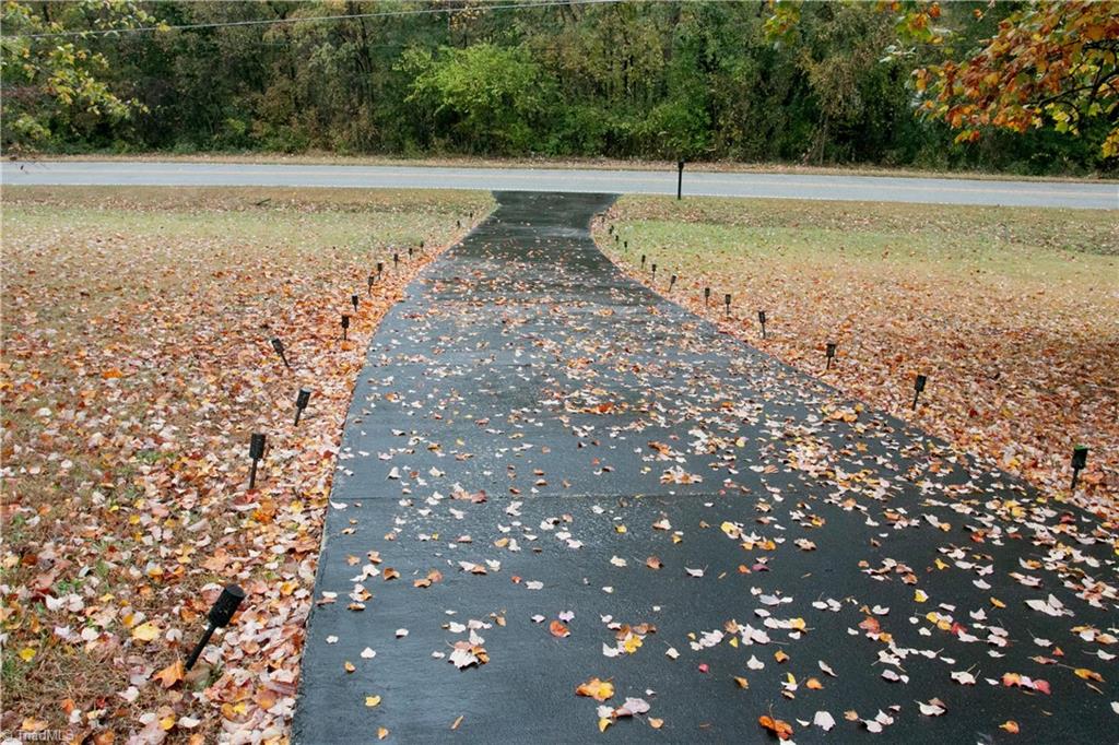 1609 Kennedy Road Thomasville, NC 27360 - Photo 3 of 24