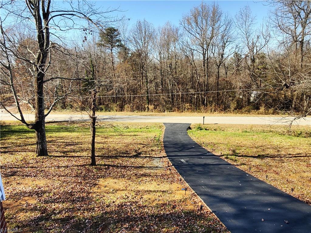 1609 Kennedy Road Thomasville, NC 27360 - Photo 4 of 24