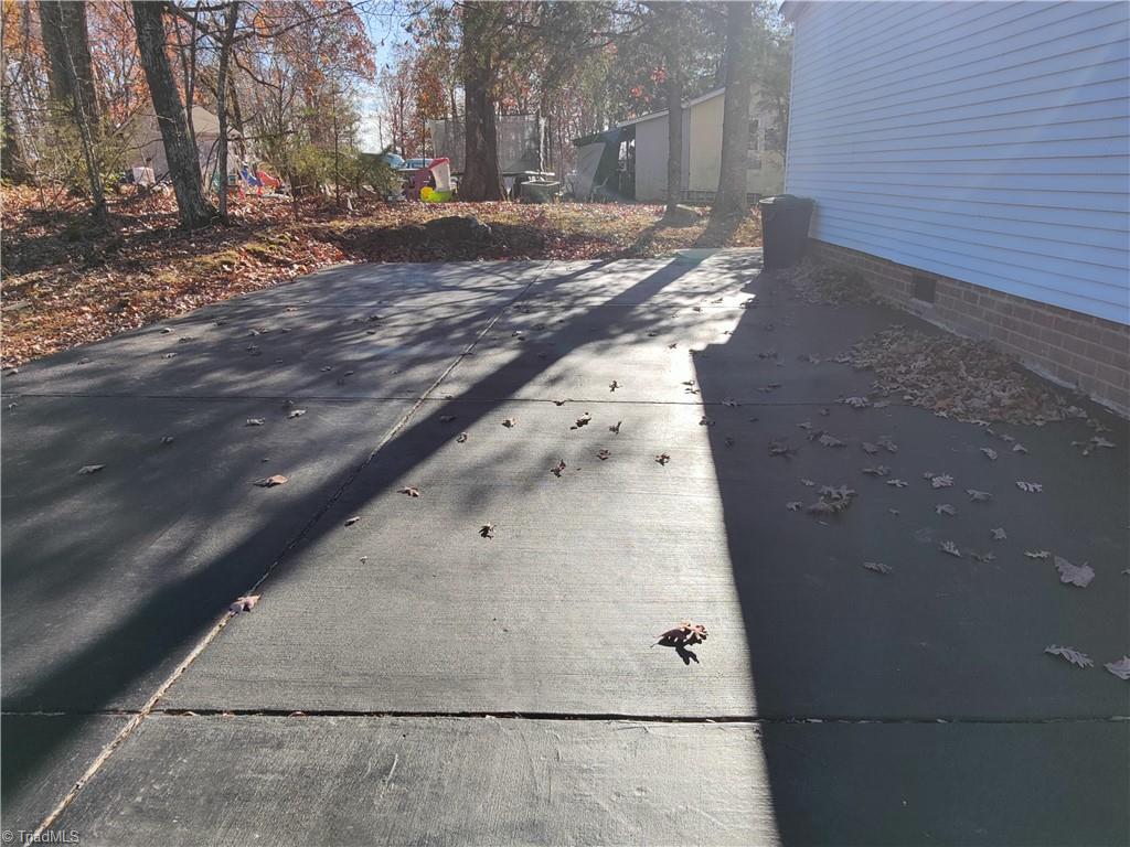 1609 Kennedy Road Thomasville, NC 27360 - Photo 10 of 24