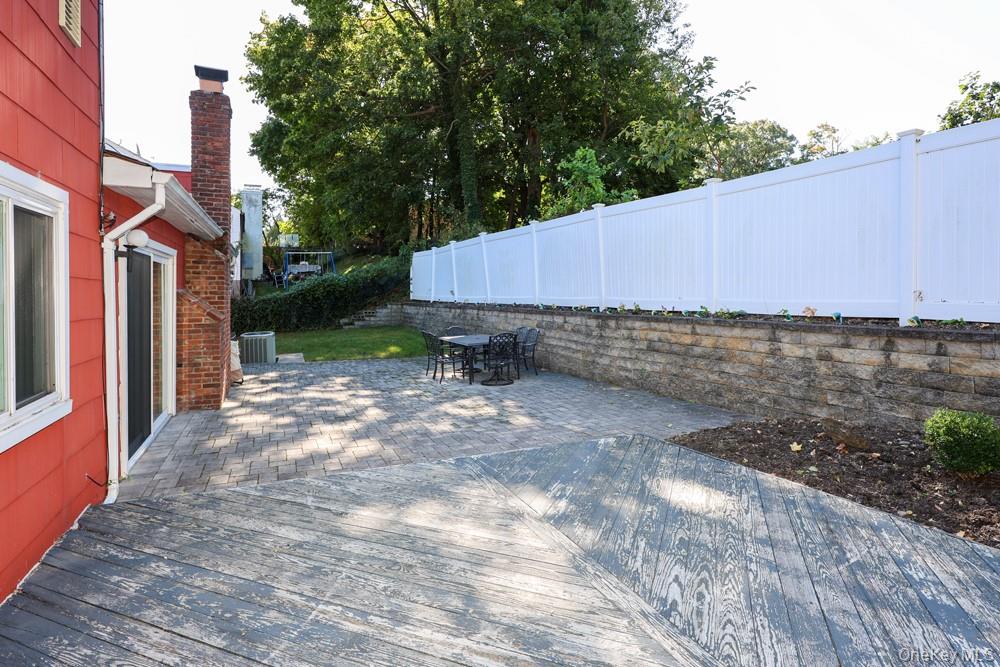 16 Carriage Road Great Neck, NY 11024 - Photo 26 of 35 Gallery Image 26